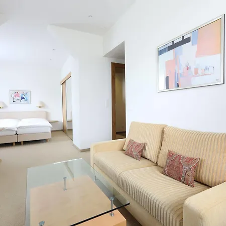 康坎迪亚酒店 3*